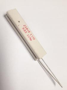 Motstånd trådlindat keramiskt fodral; 33 Ohm  11W 10%; VTM 216-3