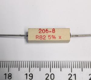 Motstånd trådlindat keramiskt fodral; 0,82 Ohm 4W 5%