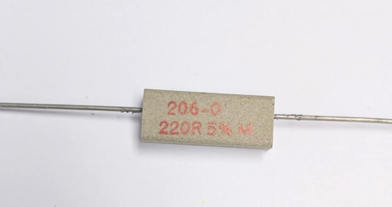 Motstånd 220 Ohm 4W 5% 206-0