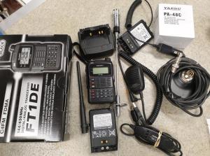 FT1DE Yaseu Digital handportabel transceiver 144/430 MHz 5W