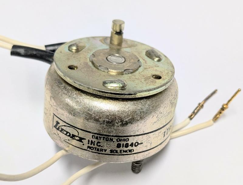 Solenoid Ledex , Vridmagnet med rörlig axel