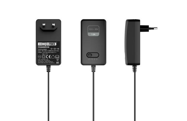 Batterieleminator 13,5 - 30V  1A. 6 olika pluggar