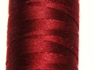 Kapelltråd Vinröd 300m – Slitstark polyestertåd för kapell