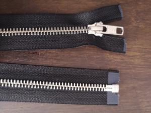 SVART/SILVER BLIXTLÅS DELBAR 6 MM