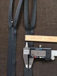 YKK BLIXTLÅS 4MM LÖPMETER SVART