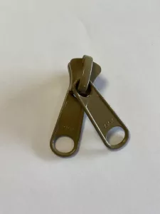 Löpare YKK 10mm Vislon – Dubbla kläppar, Naturbrun (Färg 896)