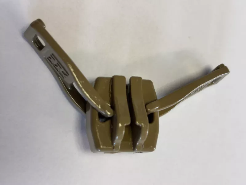 YKK Original Löpare 10mm Tagg Plast – 10V Dubbelkläpp (Vit/Svart)