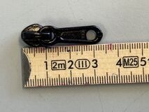 YKK Original Löpare Spiral 4,5 mm – TFL Plast (Svart / Vit)