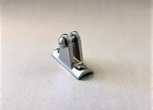 Däcksbeslag rak med skruv konkav AISI 316