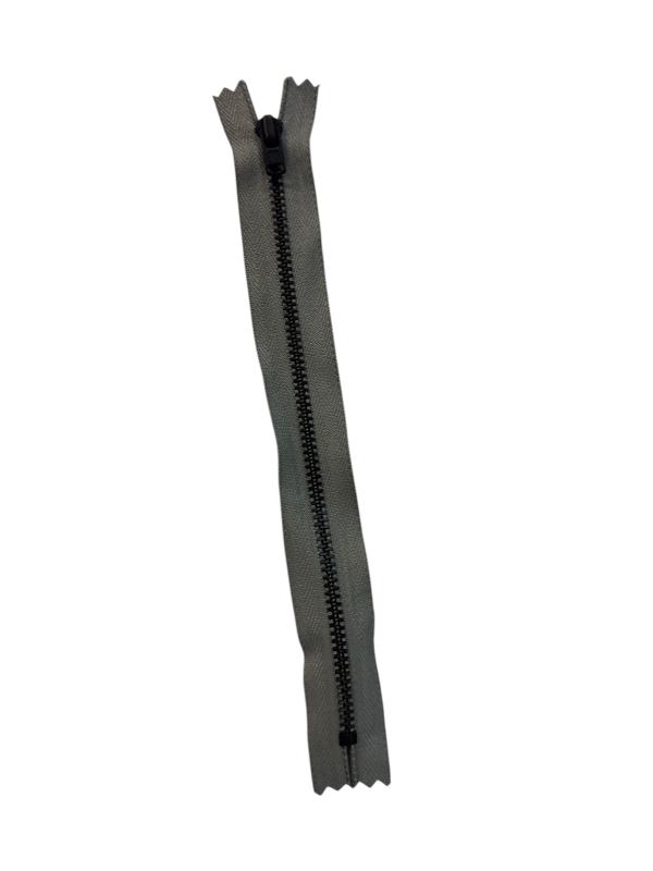 Metallblixtlås, 4 mm fast, YKK, 20 cm,f-kod: 577, (AA) Grå