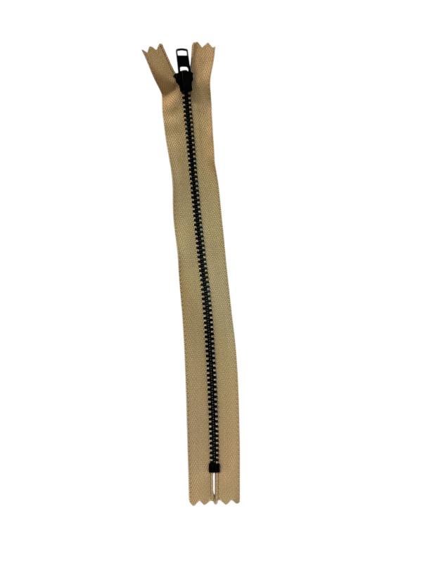 Metallblixtlås, 4 mm fast, YKK, 20 cm,f-kod: 572, (W) Beige