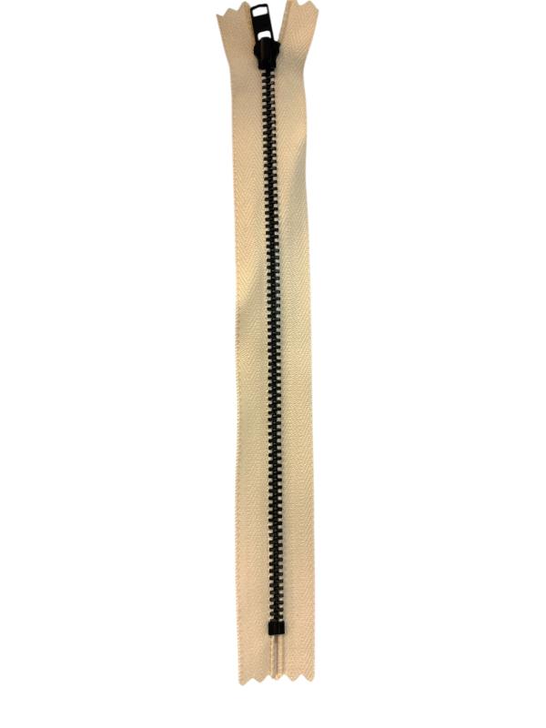 Metallblixtlås, 4 mm fast, YKK, 20 cm,f-kod: 571, (W) Cremevit