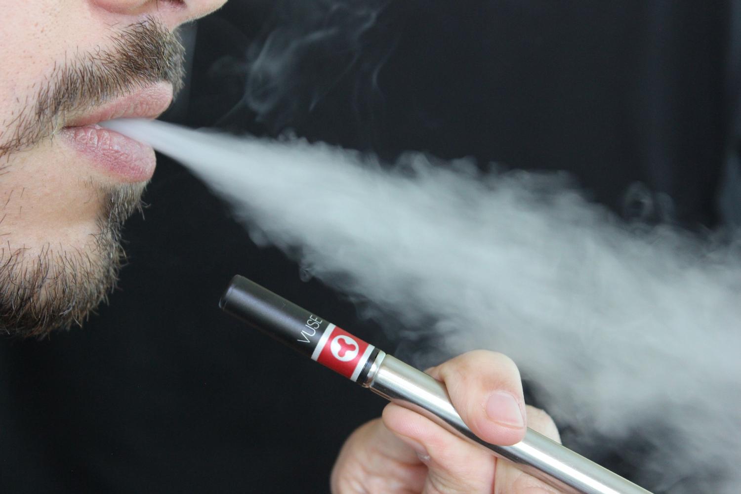 Vad är skillnaden mellan vape-ånga och rök?