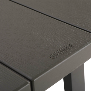 Bild av ett mörkbrunt bänkset med bord, idealiskt för trädgårdar och uteplatser. Setet kombinerar robusthet med en elegant design, lämpligt för sociala sammankomster utomhus.