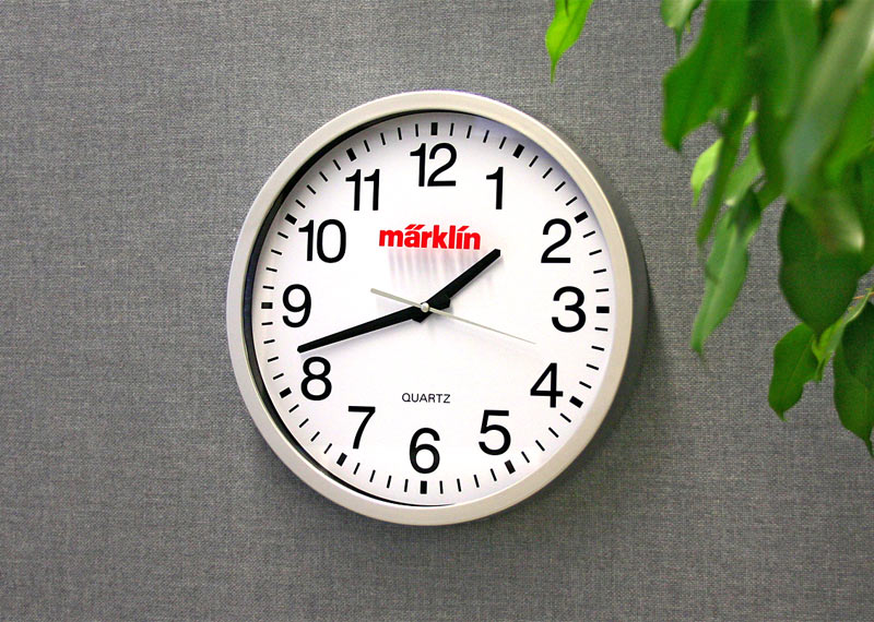 Märklin 12303 Väggklocka 34 cm " Wall Clock with a Railroad Station Design "