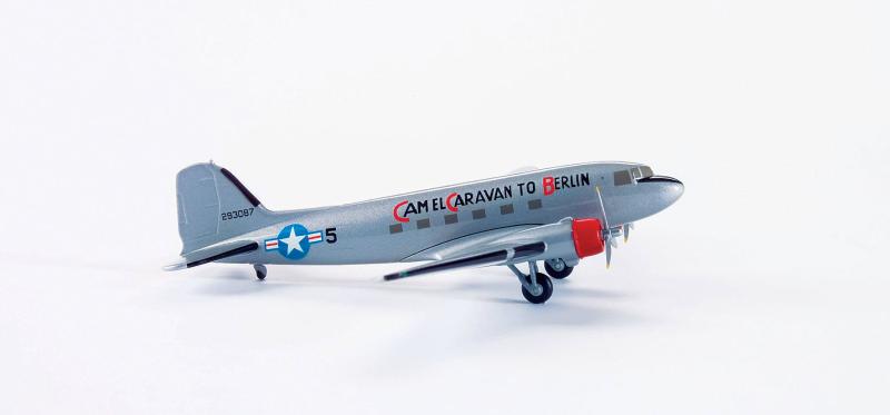 Herpa 550765 Douglas US Air Force DC-3/C-47A "Camel Caravan" Metall