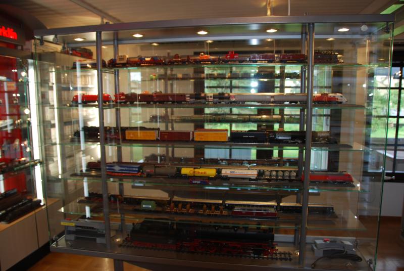 Märklin 172973 Vitrin Stand-alone för presentation utav lok & vagnar OBS skickas ej!