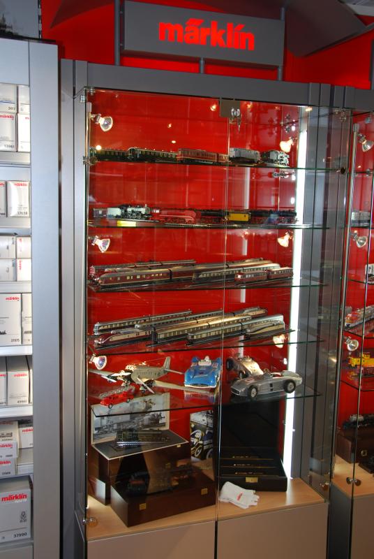 Märklin 172972 Vitrin Premium för presentation utav lok & vagnar OBS skickas ej!