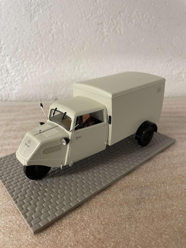 Hübner 7009 Tempo Hanseat Three Wheeler Body work Detaljerad modell i skala 1:32 gauge