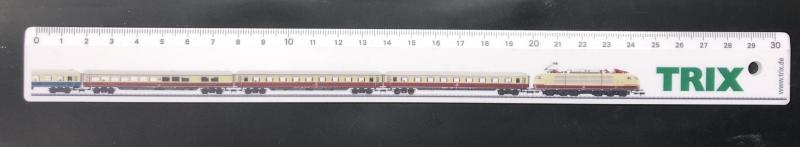 Trix 238079 Linjal 30cm med tryck utav ett Tågset