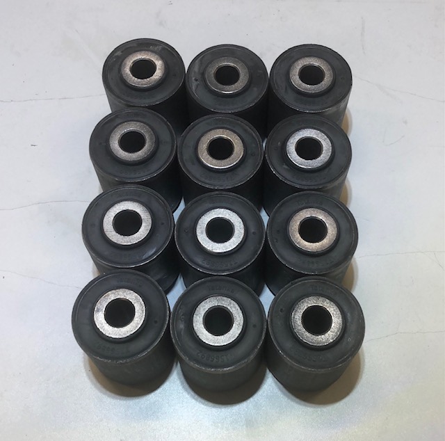 12 st bussningar till reaktionsstag bak 6x6