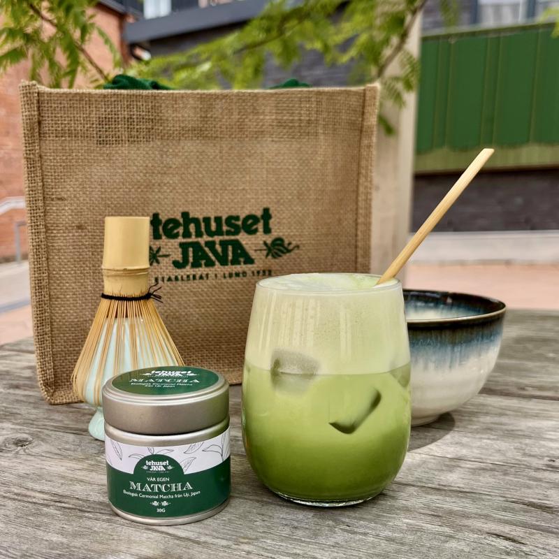 Så gör du sommarens grönaste dryck – enkelt recept på ismatcha
