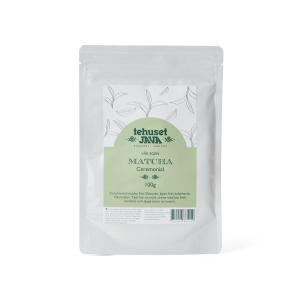 Vit förpackning med 100g matcha te