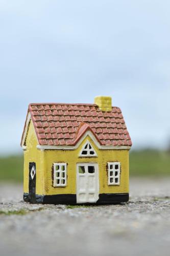 Huslykta Nyhamn Gul Vitt Dörr