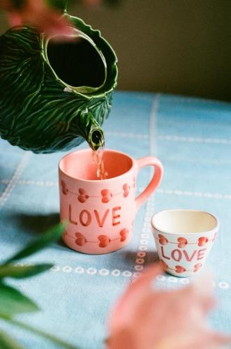 Handmålad Oval Espressokopp Love 70ml