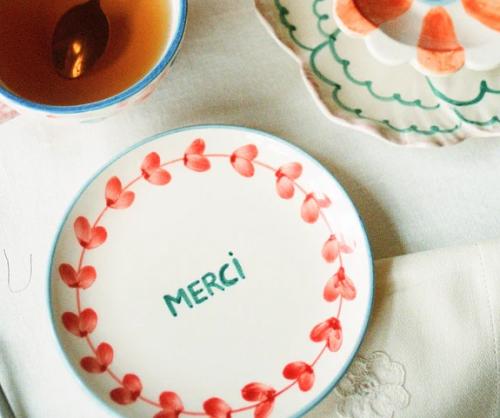Handmålad Liten Assiett Merci