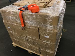 Tvådelad 5-tons bandsurrning i tätvävd polyester med kraftiga 5-tons krokar och spännare.