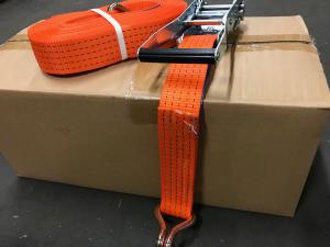 Tvådelad 5-tons bandsurrning i tätvävd polyester med kraftiga 5-tons krokar och spännare.