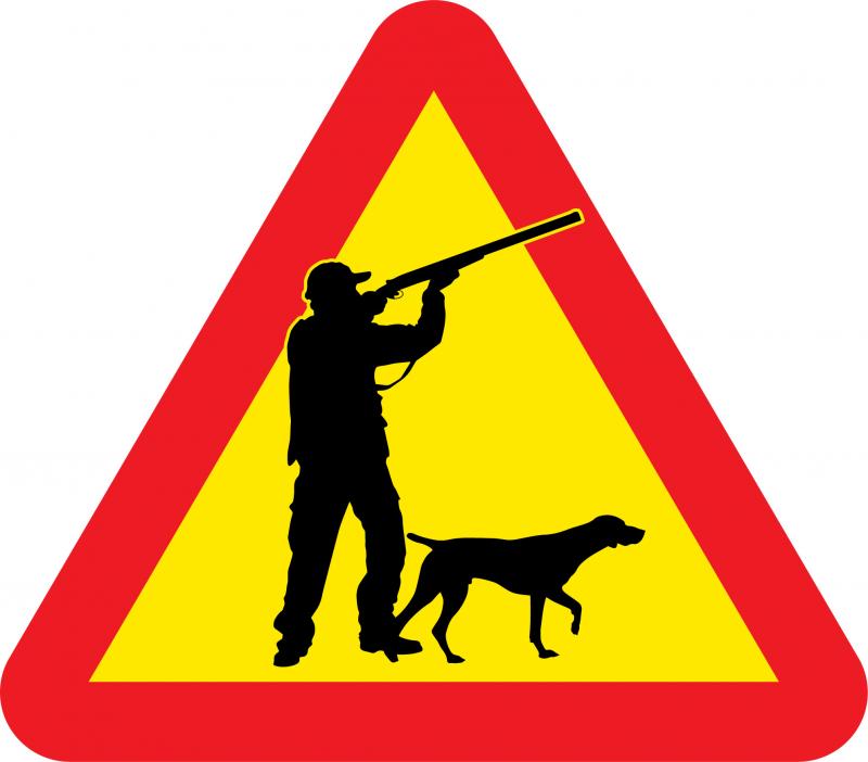 Varningsskylt med jägare & hund