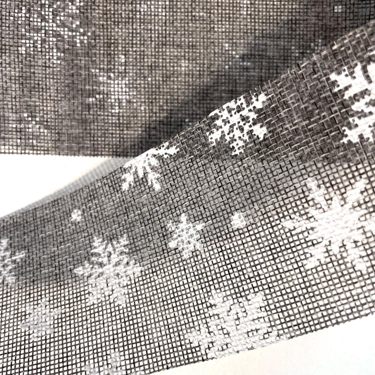 Dekorband Jute, grå med snöflingor, 63mm