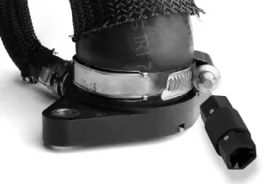 Tri-point hylsa för luftinsugsslangklämmor