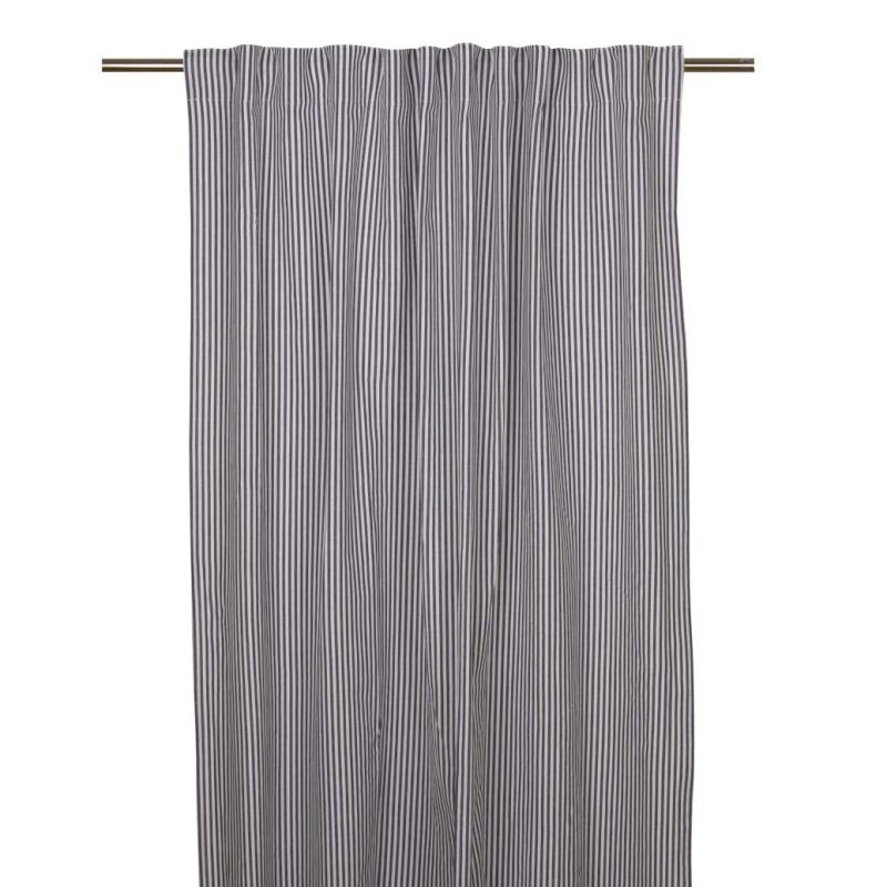 Gardin OSKAR, smalrandig i marinblått och vitt