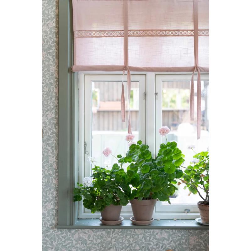 Hissgardin SANNA med infälld spets och band i ljusrosa