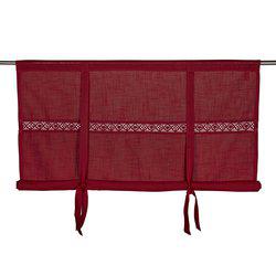 Hissgardin SANNA med infälld spets och band i rött