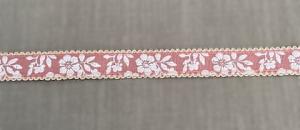 Textilband, gammalrosa band, vita små blommor, beige bågad öglekant