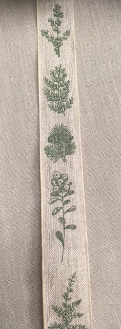 Textilband, KVIST, Bredd 25mm, linnefärgat band med gröna kvistar, ståltrådskant