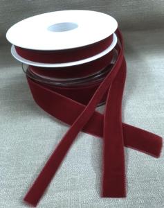 Textilband, enfärgat i sammet, finns i bredd 10, 16, 25 mm, mörk röd