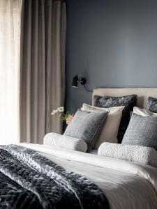 Överkast Cia, i lyxig sammet till enkelsäng, Stl. 180x260cm, grå