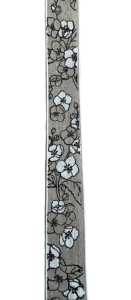 Textilband, linnefärgad med tryckta blommor i vitt och svart med vit ståltrådskant