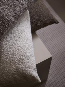 Kuddfodral Trond, avlång i bouclé, Stl. 35x80cm, Offwhite