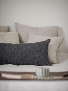 Kuddfodral Trond, avlång i bouclé Stl. 35x80cm, Mörkgrå