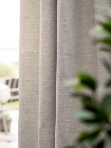 Gardin Sten, melerad med struktur, mörkläggande effekt. Stl. 2x130x280cm, Offwhite