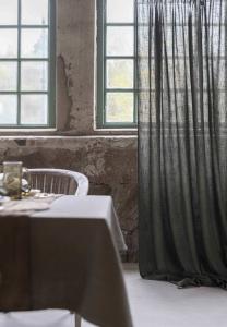 Gardinlängd Brooklyn enfärgad Nougat stl.2st 140x250cm