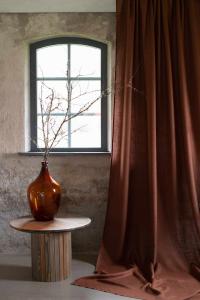 Gardinlängd BROOKLYN, enfärgad med struktur, rost