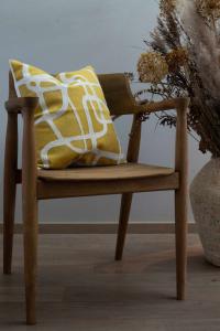 Kuddfodral STREET, grafiskt mönster, 48X48 cm Gul