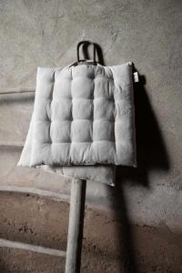 Sittdyna Vide, enfärgad, återvunnen textil, med handtag, Stl. 38X38 cm, sand